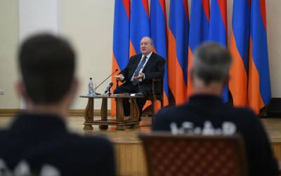 "Приезжайте в Армению и после пандемии": президент Армении поблагодарил немецких врачей