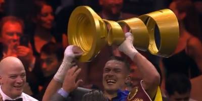 Усик два года стал назад абсолютным чемпионом мира: видео легендарной победы над Гассиевым