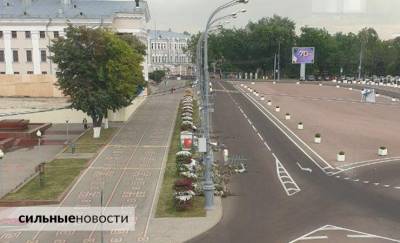 «Вся красота рухнула». В центре Гомеля обрушилась цветочная композиция на пути кортежа Лукашенко — видеофакт