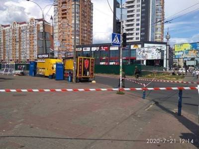 В Киеве обезвредили два взрывных устройства на рынке «Минский»