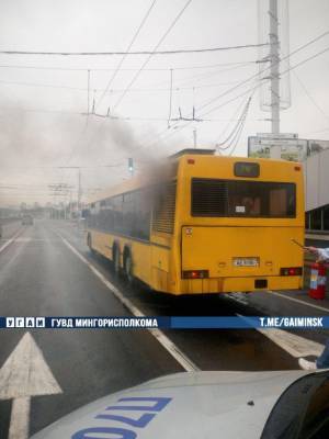 Пассажирский автобус загорелся на проспекте Дзержинского в Минске