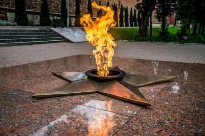 В Санкт-Петербурге привлекли за хулиганство женщину, осквернившую Вечный огонь