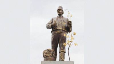 Памятник Ленину на Украине превратили в монумент болгарину