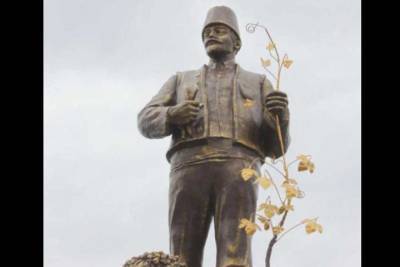 В Одессе памятник Ленину превратили в монумент болгарину