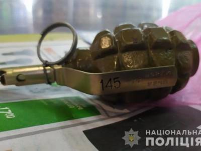 В Запорожской области пьяный мужчина зашел в магазин с гранатой и угрожал перекрыть дорожное движение