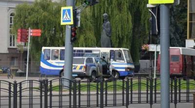 Возле автобуса с заложниками в Луцке прогремел взрыв