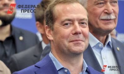 «Не уходите в виртуальный мир». Медведев раскрыл секреты политического успеха молодым единороссам
