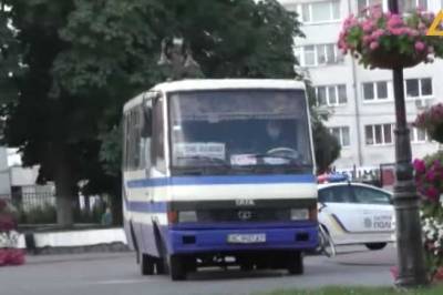 СМИ: На месте захвата заложников в Луцке прозвучали взрывы