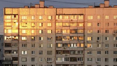 В Подольске спасли повисшего на балконе малыша