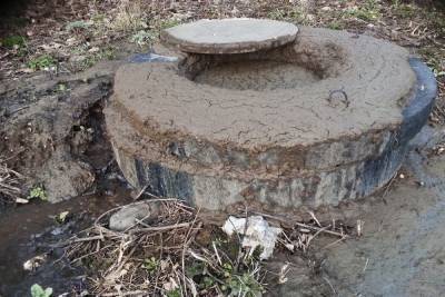 Житель Богородицка задохнулся опасными газами в канализационном колодце