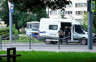 СМИ: На месте захвата автобуса в Луцке прогремели взрывы