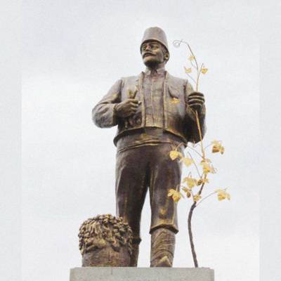 Памятник Ленина под Одессой превратили в болгарина Трифона
