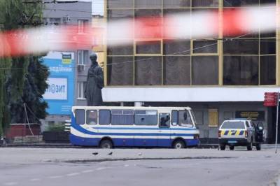 СМИ сообщили о взрыве на месте захвата автобуса в Луцке