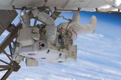В скафандре американского астронавта Кэссиди при выходе в открытый космос возник сбой