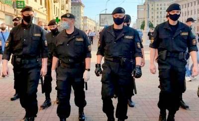 «Стер все фото»: Американский писатель оказался в гуще беларуских протестов и рассказал, что увидел