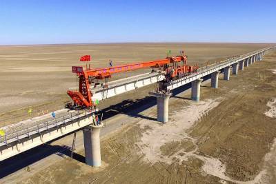 В Синьцзян проложили новую железную дорогу