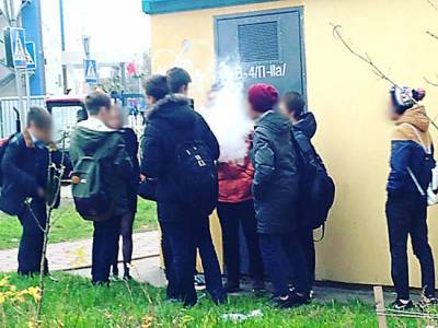Госдума приравняла вейп к сигаретам и увеличила штраф за продажу табака несовершеннолетним до 300 тысяч рублей