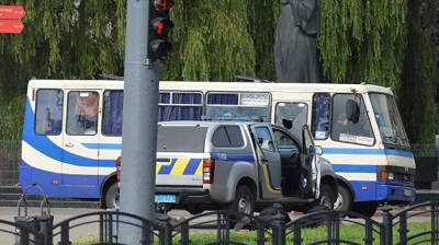 Захват заложников в Луцке: на месте событий раздается стрельба, прогремел взрыв