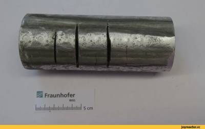 В Германии создали протей – материал, который невозможно разрезать