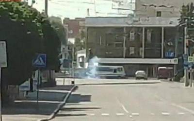 В Луцке у захваченного автобуса с заложниками произошли взрывы