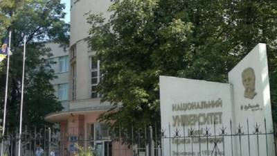 Оккупанты снесли барельеф Шевченко в Луганске, кадры: "Чтобы не мозолил глаза"