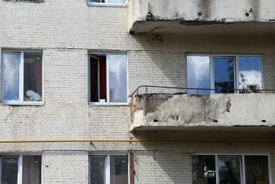 В Подольске соседи спасли повисшего на балконе ребенка