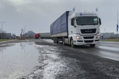 На Донбассе с 23 июля ограничивают въезд грузового транспорта