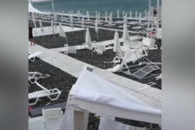 Последствия смерча, разрушившего пляж в Сочи, попали на видео