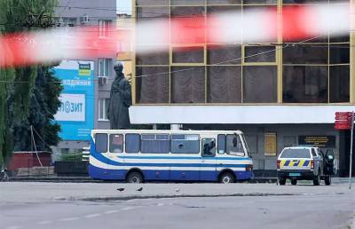 Захвативший заложников в Луцке террорист попытался сбить полицейский квадрокоптер