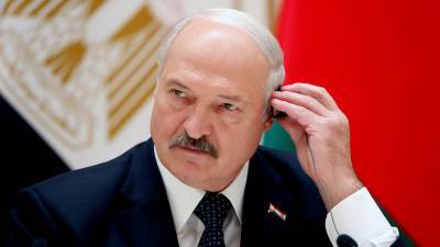 Лукашенко призвал белорусов пройтись босиком по росе