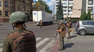 Террорист в Луцке отказывается отпустить заложников