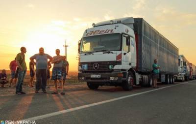 На Донбассе ограничат въезд грузового транспорта