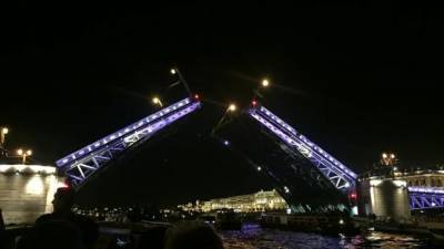 Дворцовый мост разведут под "Гимн великому городу"