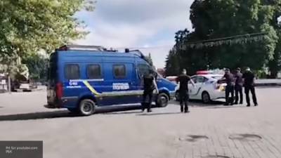 МВД Украины: полиция забрала троих заложников из автобуса в Луцке