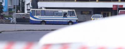 Несколько заложников покинули захваченный в Луцке автобус. Зеленский выполнил требование террориста