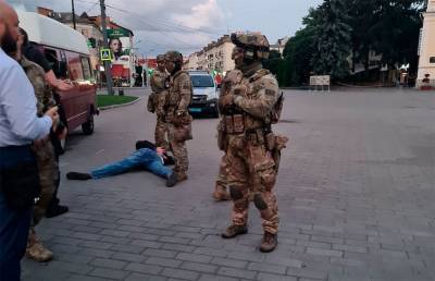 Полиция освободила всех заложников в Луцке. Террорист задержан