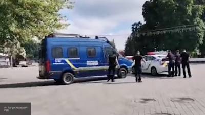Сотрудники спецназа задержали террориста, захватившего автобус с людьми в Луцке