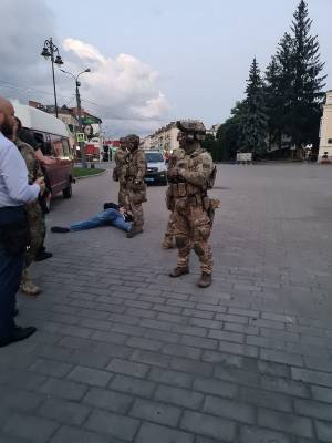 Заложники в Луцке освобождены, террорист задержан