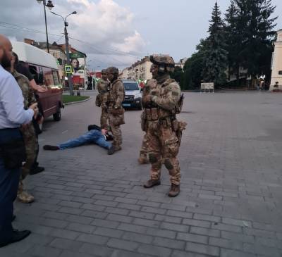 В Луцке освободили пассажиров захваченного террористом автобуса