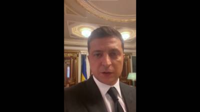 Со страницы Зеленского в Facebook исчезло видео, в котором он выполнил одно из требований луцкого террориста