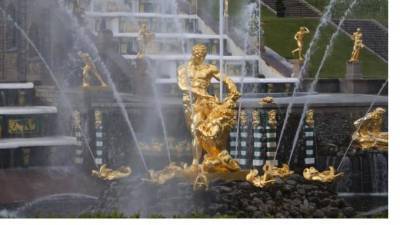 Торжественное закрытие фонтанов в Петергофе отменили из-за коронавируса