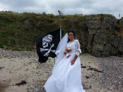 45-летняя британка решила стать женой пирата, умершего 300 лет назад