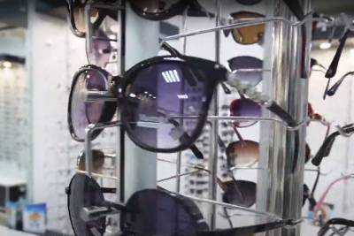 Скидки до 50% на брендовые солнцезащитные очки запустили в «Оптик+» в Чите