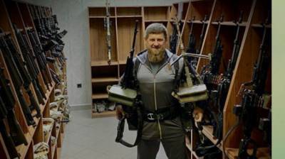 Имеет право: Песков прокомментировал фото Кадырова с пулемётами в руках