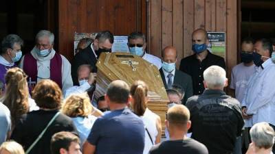 Во Франции похоронили водителя автобуса, убитого «безмасочниками»