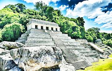 В Мексике прямо из-под земли появился древний артефакт