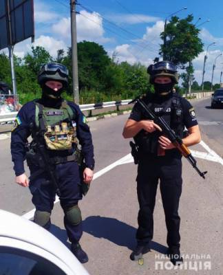 Полиция усиливает меры безопасности в девяти регионах Украины