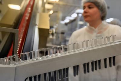 Названы сроки массового производства российской вакцины от коронавируса