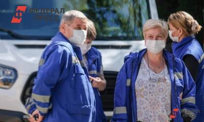 Зарплаты российских врачей упали из-за коронавирусных доплат