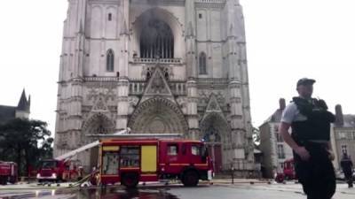 Глава МВД Франции опроверг версию поджога собора в Нанте